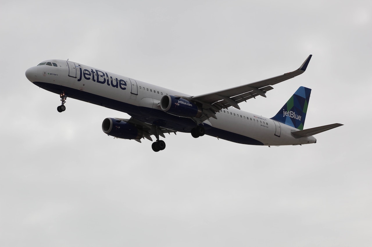 JetBlue plane - Cheap airfare