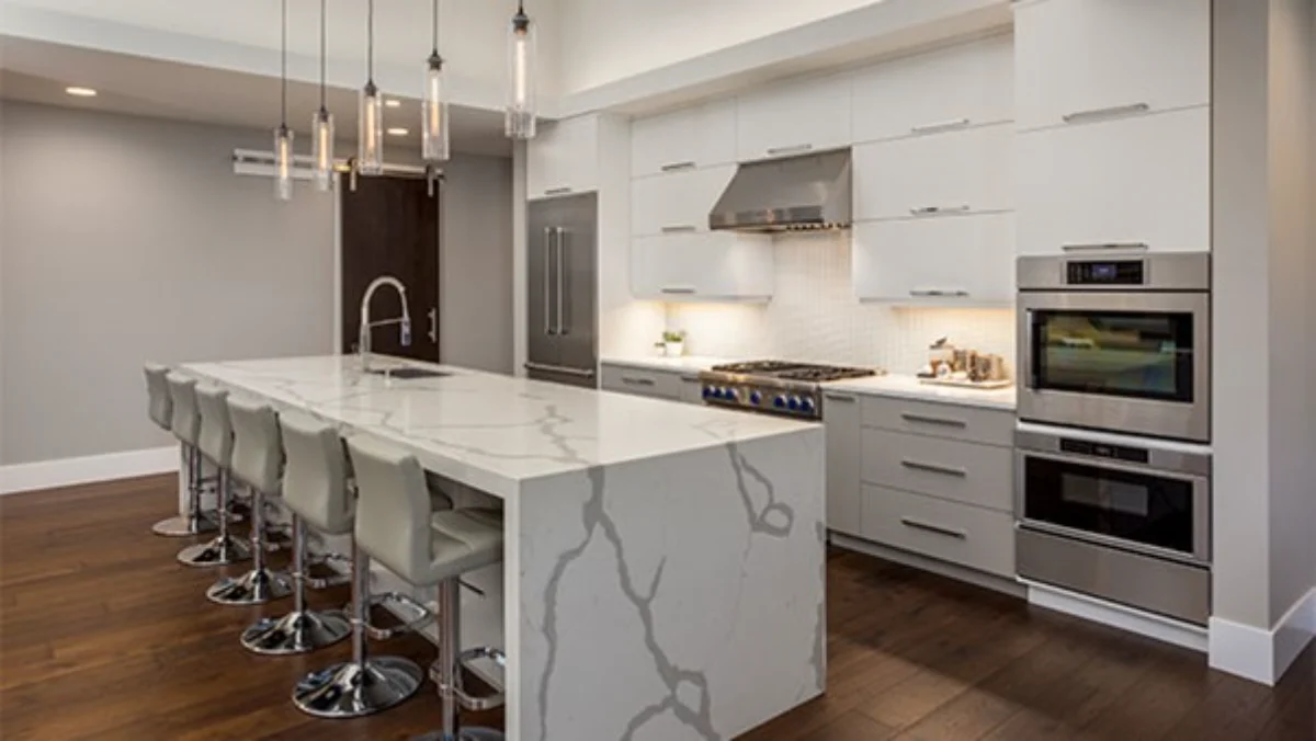 white gloss kitchen cabinets