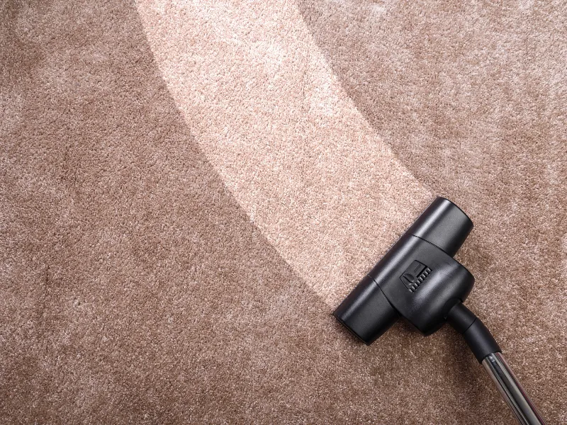 Carpet cleaning using alcohol